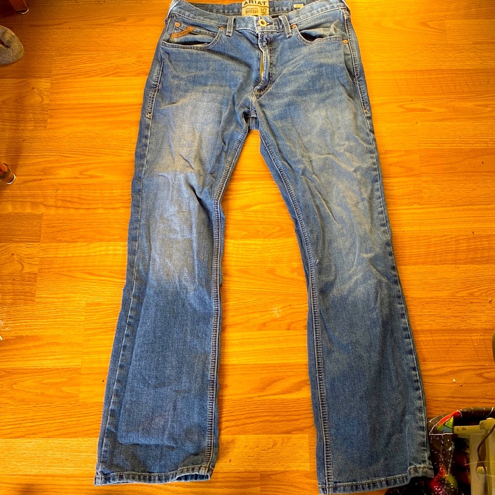 Men’s ARIAT straight fit boot cut jeans!